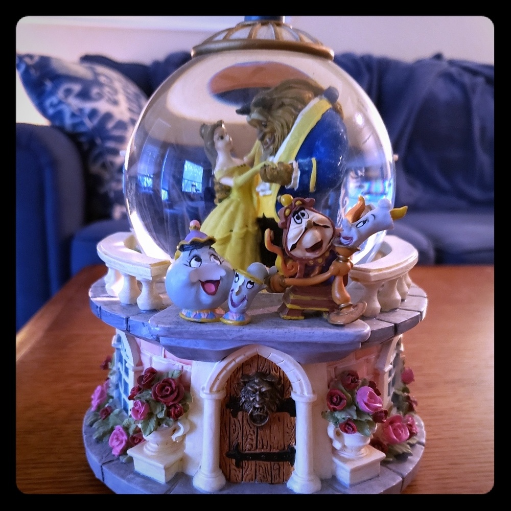 Beauty and the Beast Snow globe